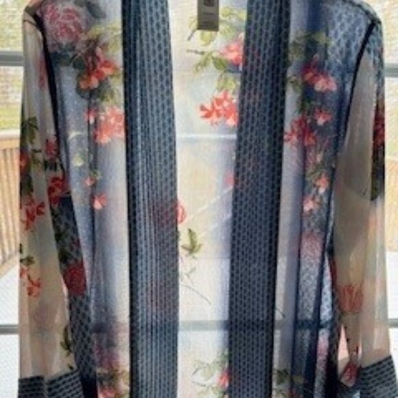 Woman's Floral Topper - Picture 4 of 5